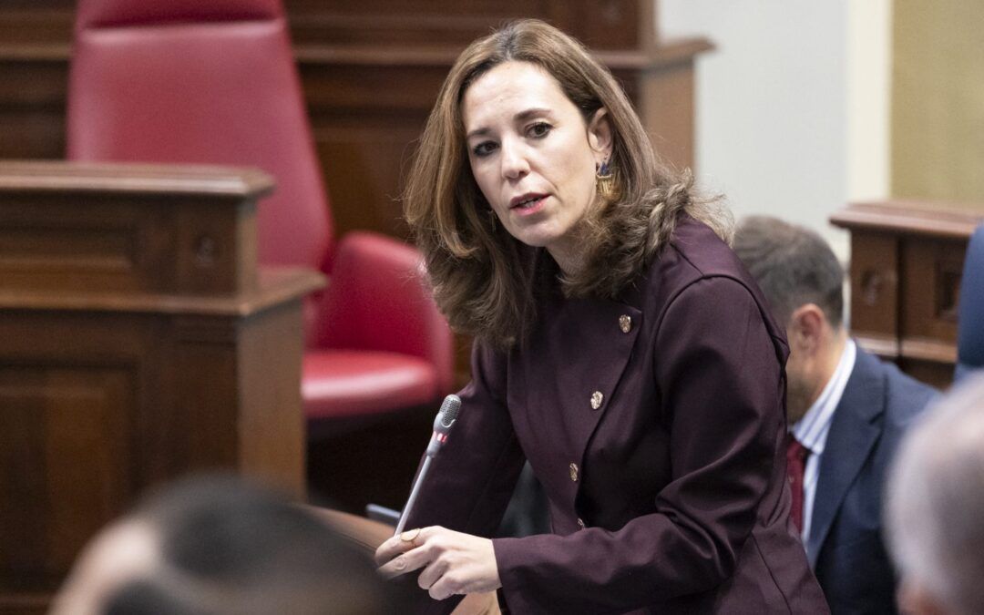 Jéssica de León destaca avances en empleo y negociación colectiva en el pleno del Parlamento