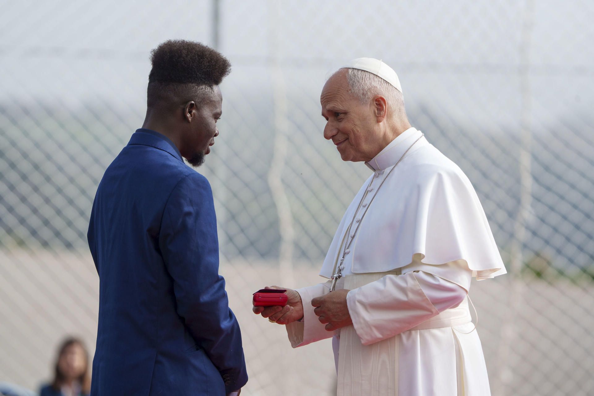 El papa se despide de España entre testimonios de inclusión de migrantes